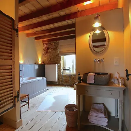 Rustic Charm, Modern Comfort, Cleaning Included Holiday home