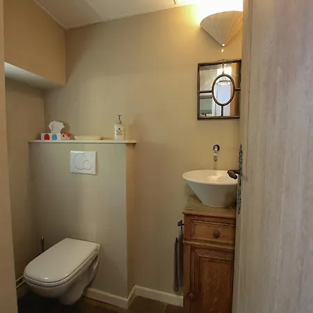 Rustic Charm, Modern Comfort, Cleaning Included Holiday home