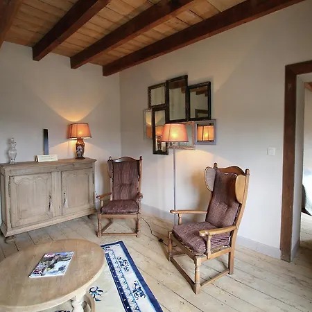 Rustic Charm, Modern Comfort, Cleaning Included Holiday home