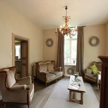 Rustic Charm, Modern Comfort, Cleaning Included Latour
