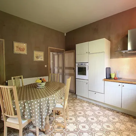 Rustic Charm, Modern Comfort, Cleaning Included * Latour